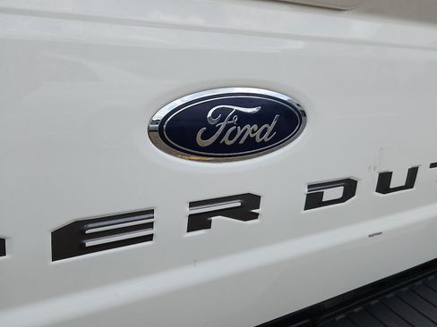 Used 2024 Ford F350 Lariat w/ Lariat Ultimate Package AWD/4WD image 29