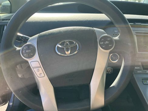 Used 2014 Toyota Prius Five image 15