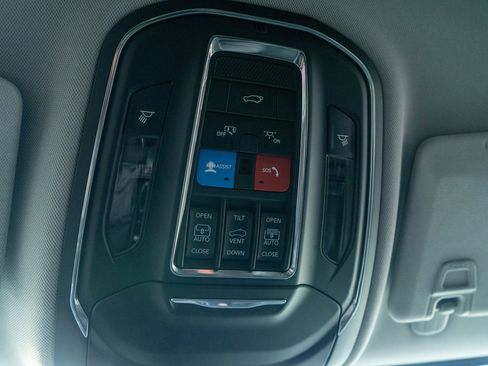 Used 2023 Jeep Grand Cherokee L Limited w/ Luxury Tech Group II image 24