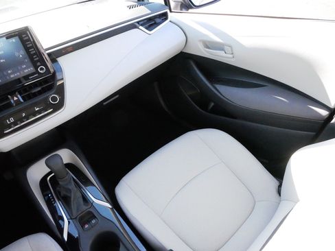 Certified 2022 Toyota Corolla LE image 11