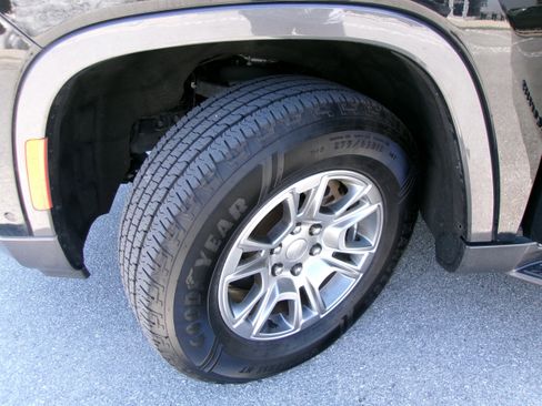 Used 2022 Jeep Wagoneer Series I w/ Convenience Group I AWD/4WD image 7