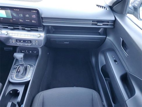 Used 2025 Hyundai Kona SEL image 18