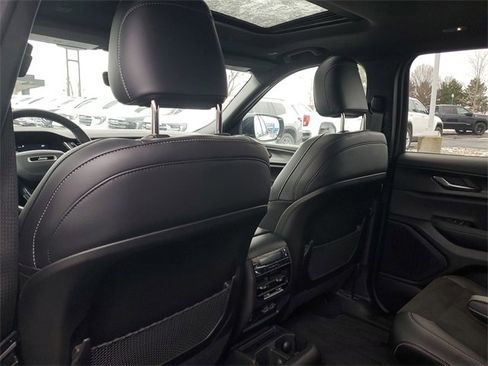 New 2025 Jeep Grand Cherokee L Altitude image 12