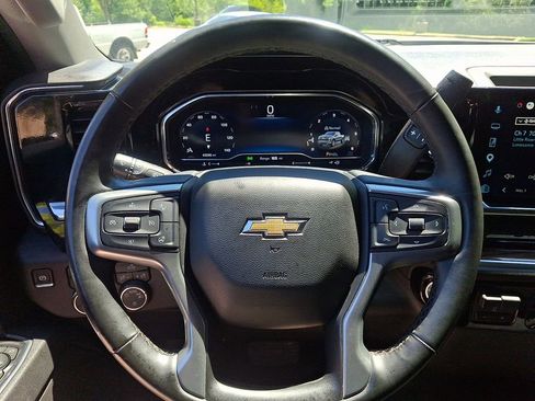 Used 2025 Chevrolet Silverado 1500 LT AWD/4WD image 19