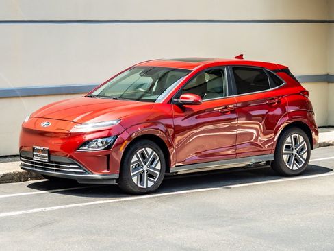 Used 2023 Hyundai Kona SEL FWD image 3