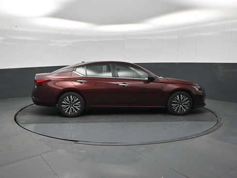 Used 2024 Nissan Altima 2.5 SV image 9