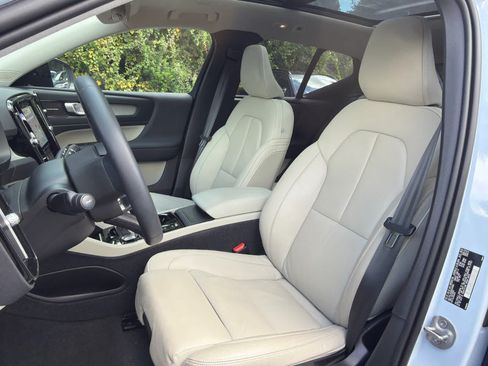Used 2024 Volvo XC40 B5 Ultimate w/ Protection Package Premier AWD/4WD image 25