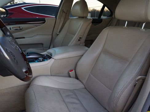Used 2015 Lexus LS 460 image 29