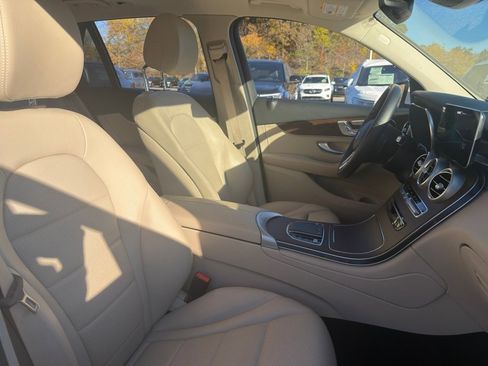 Used 2022 Mercedes-Benz GLC 300 4MATIC image 32