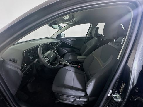 Used 2023 Kia Niro LX image 13