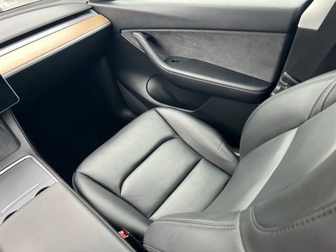 Used 2021 Tesla Model Y Long Range image 12