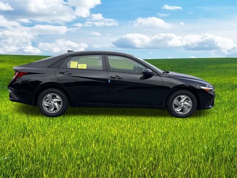 New 2026 Hyundai Elantra SE image 7