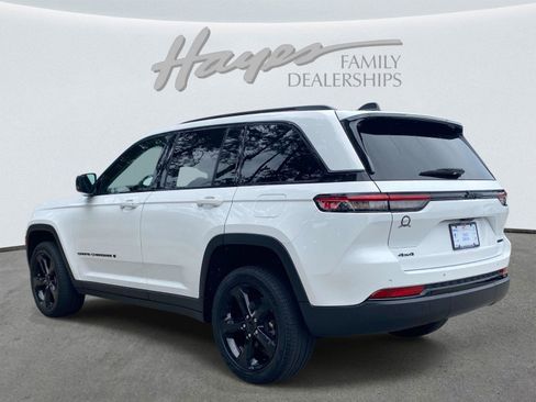 Used 2024 Jeep Grand Cherokee Limited w/ Black Appearance Package AWD/4WD image 9