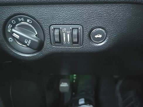 Used 2019 Chrysler 300 S RWD image 8