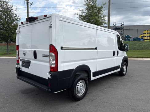 Used 2025 RAM ProMaster 2500 w/ Convenience Group FWD image 9