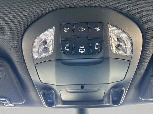 New 2026 Chrysler Pacifica Limited FWD image 32