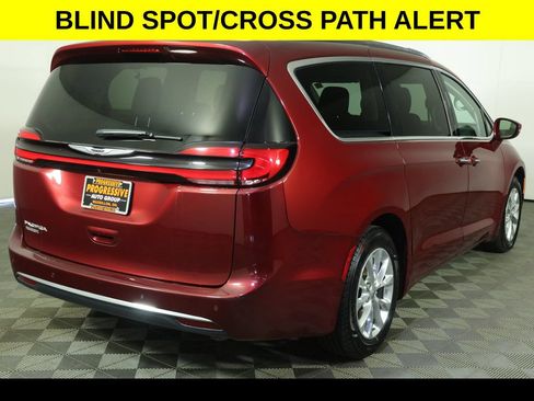Used 2021 Chrysler Pacifica Touring-L w/ Uconnect Theater Family Group FWD image 7