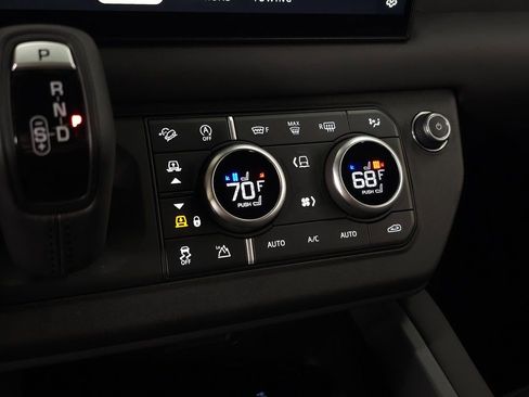 Used 2025 Land Rover Defender 110 X-Dynamic SE image 36