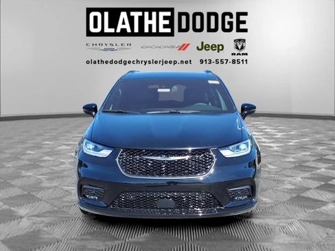 New 2026 Chrysler Pacifica Select image 10