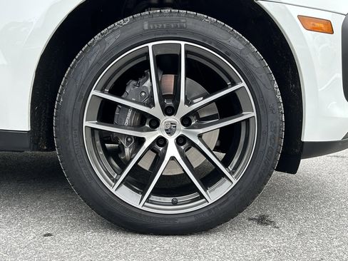 Certified 2025 Porsche Macan image 14