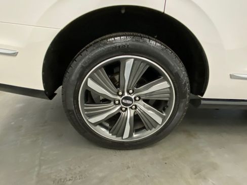 Used 2019 Lincoln Navigator Reserve AWD/4WD image 17