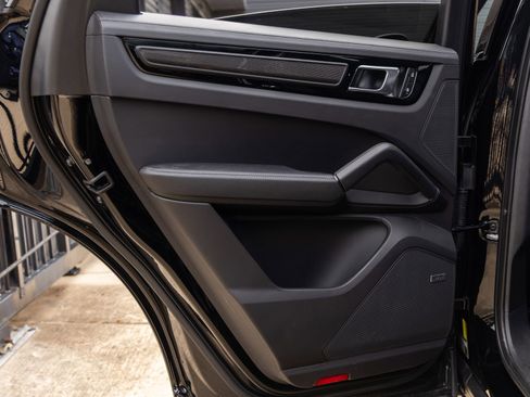 Certified 2023 Porsche Cayenne Turbo GT AWD/4WD image 33