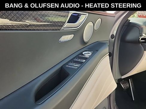 Used 2025 Genesis GV80 3.5T e-SC AWD/4WD image 5