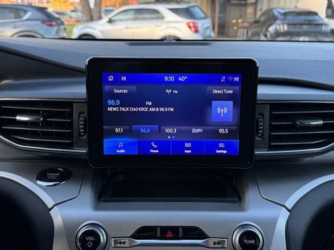 Certified 2022 Ford Explorer XLT w/ Equipment Group 202A image 3