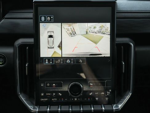 Used 2024 GMC Acadia Elevation image 14