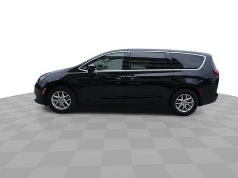 Used 2024 Chrysler Voyager LX FWD image 5