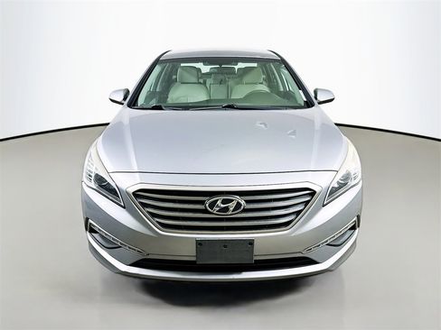 Used 2015 Hyundai Sonata SE image 2