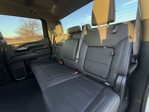 Used 2025 GMC Sierra 1500 SLT image 13