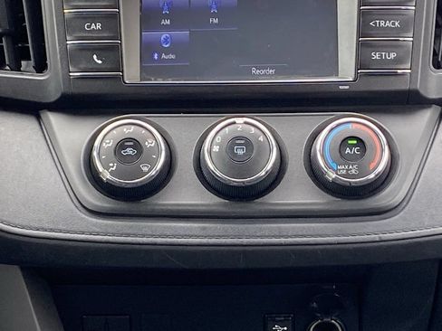 Certified 2017 Toyota RAV4 LE w/ Carpet Mat Package FWD image 31