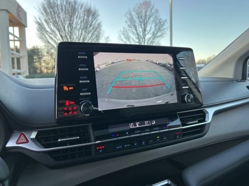 Used 2024 Toyota Sienna XLE image 25