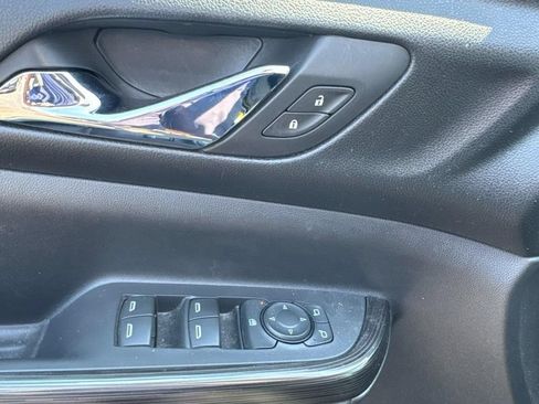 Used 2018 GMC Acadia SLT FWD image 16