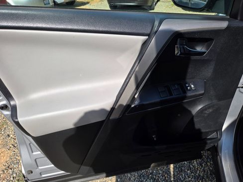 Used 2016 Toyota RAV4 XLE FWD image 8