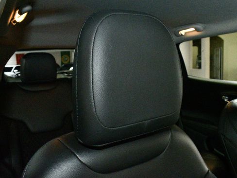 Used 2019 Jeep Compass Latitude w/ Popular Equipment Group image 10