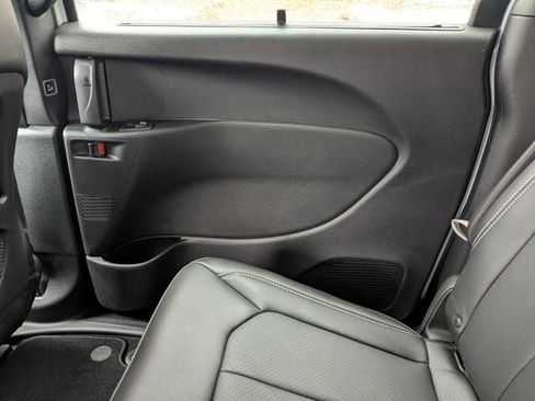 New 2026 Chrysler Pacifica Select image 24