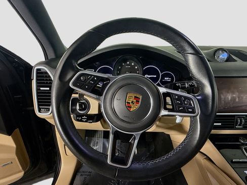 Used 2021 Porsche Cayenne image 13