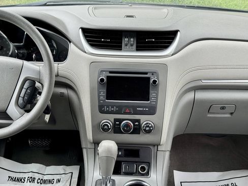 Used 2017 Chevrolet Traverse LS FWD image 18