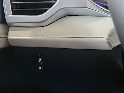 New 2026 Volkswagen Taos SE image 34