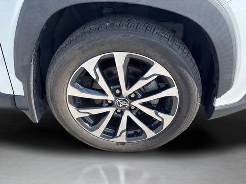 Used 2022 Toyota Corolla Cross XLE w/ Convenience Package image 42