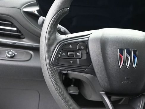 Used 2025 Buick Envista Preferred image 28