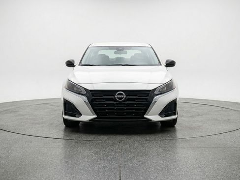 Used 2025 Nissan Altima 2.5 SV image 2