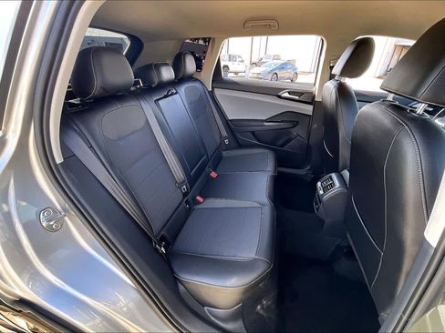 Used 2022 Volkswagen Taos SE image 19