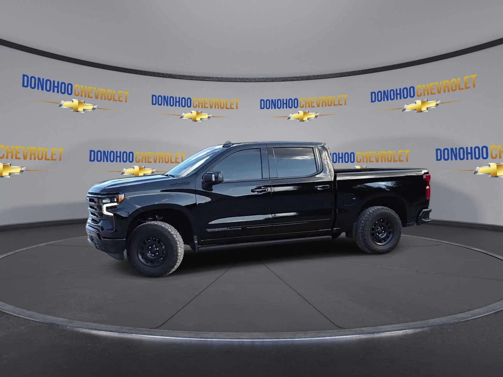 Used 2025 Chevrolet Silverado 1500 High Country w/ Midnight Edition AWD/4WD image 6