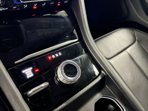 Used 2023 Jeep Grand Cherokee Limited w/ Luxury Tech Group II AWD/4WD image 18