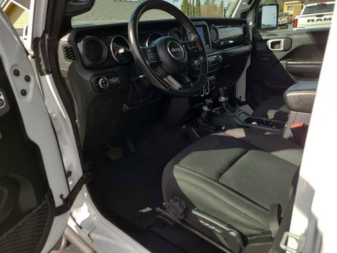 Used 2021 Jeep Gladiator Sport image 10
