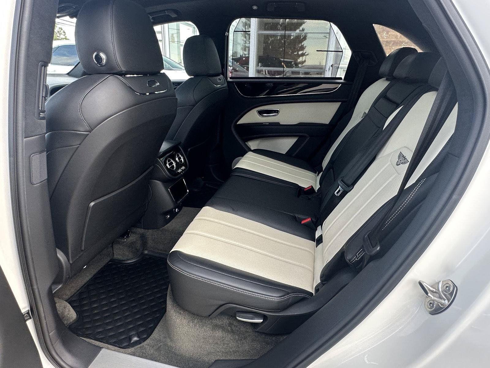 Used 2023 Bentley Bentayga AWD/4WD image 9