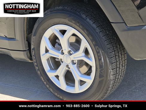 Used 2024 Jeep Compass Sport image 7